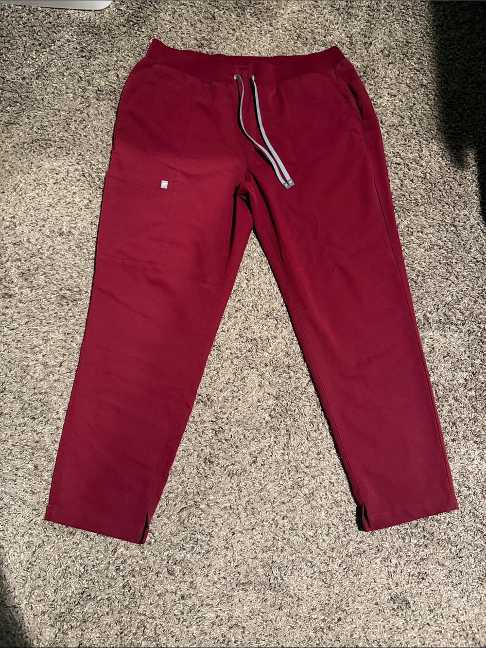 Fabletics Women's Burgundy Scrub Set